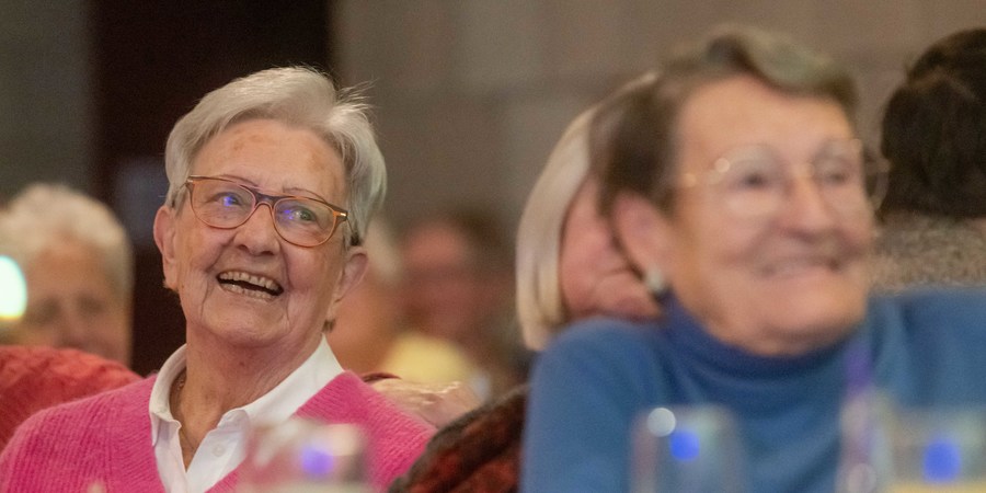 2 dames tijdens de Week van de Senior